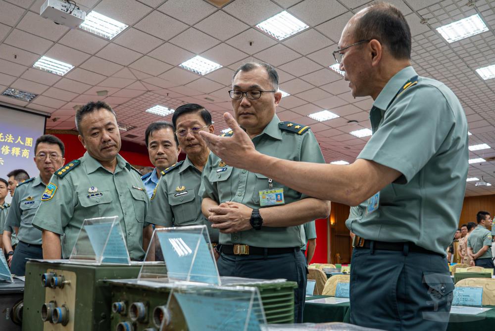 陳常次視導軍品公開展示　強化國防供應鏈韌性