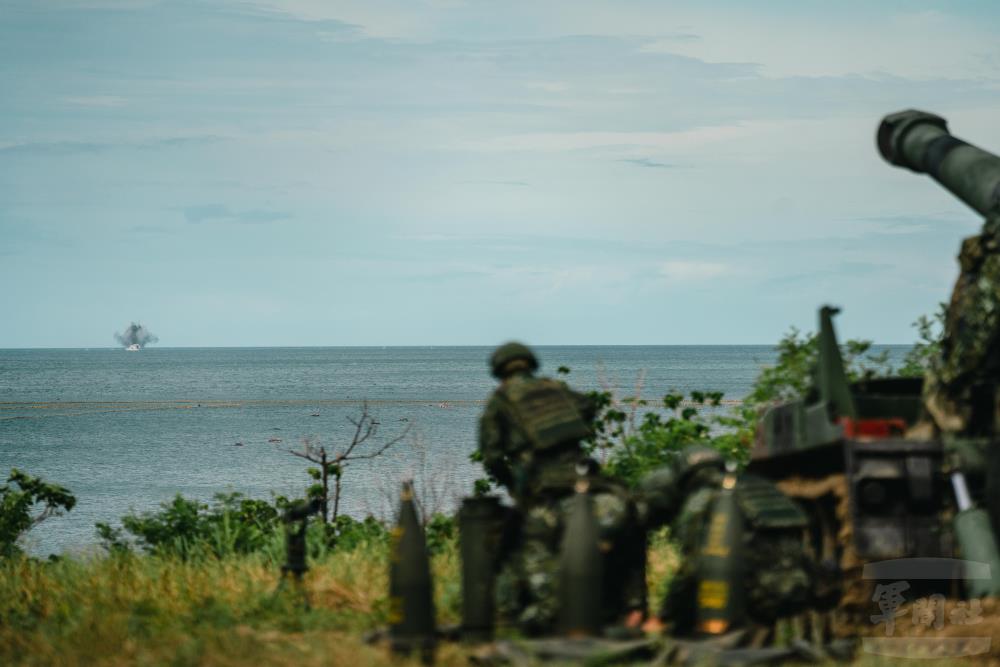 精準命中海上目標。（軍聞社記者林庭暉攝）