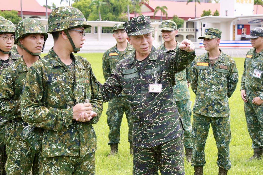 國防大學校長劉志斌上將關心入伍生訓練。(國防大學提供) 國防大學校長劉志斌上將關心入伍生訓練。(國防大學提供)