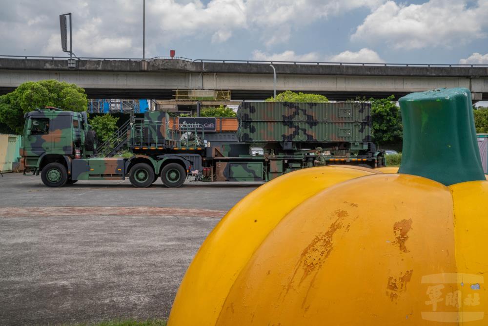 空軍防空部隊完成陣地轉移前準備，待命機動。（軍聞社記者侯凱議攝）