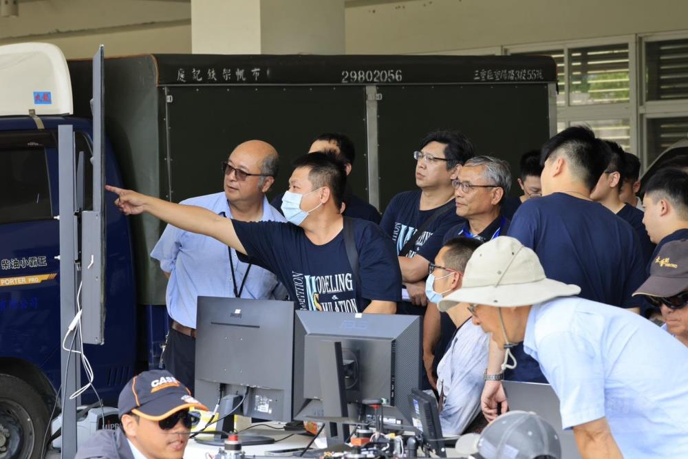 「AIxVNAV無人機視覺導航定位系統」整合衛星3D圖資與人工智慧演算法，進行自主導航並精準完成既定任務。。（漢翔航空工業股份有限公司提供）