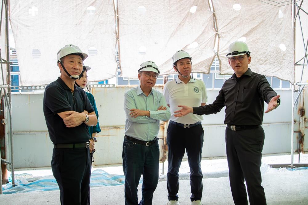 黃理事長等人進行臺北國軍英雄館工程進度現勘。（軍聞社記者王進福攝）