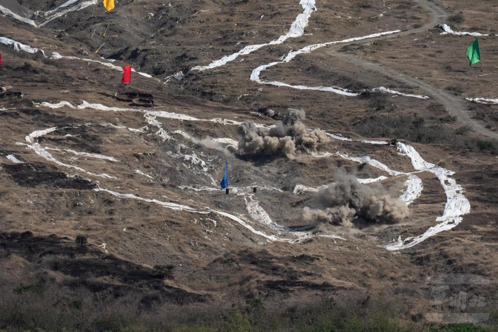 海神火箭彈精準命中目標。（軍聞社記者林庭暉攝）