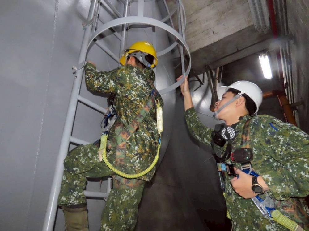 鳳山油料分庫調儲作業 　確保油料品質穩定