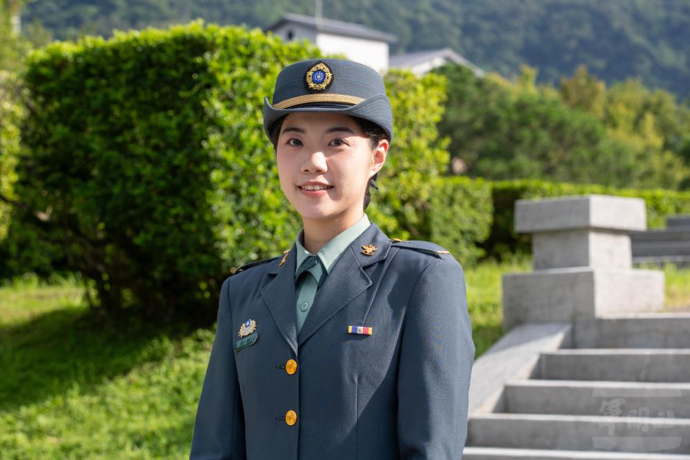 國防大學政戰學院畢業生祁婧昀。（軍聞社記者王進福攝）