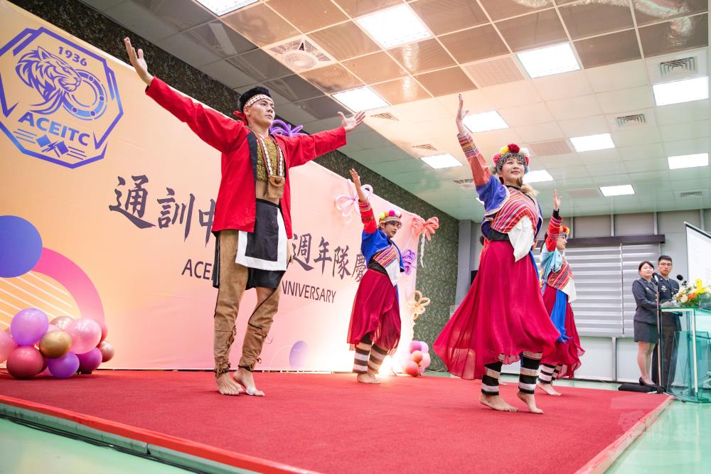 現場安排舞蹈表演，為隊慶帶來熱鬧與活力。（軍聞社記者黃劭恩攝）