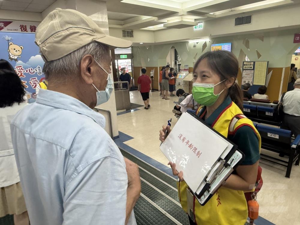 三總與內湖、汀州兩院區舉辦簽卡活動。（三軍總醫院提供）