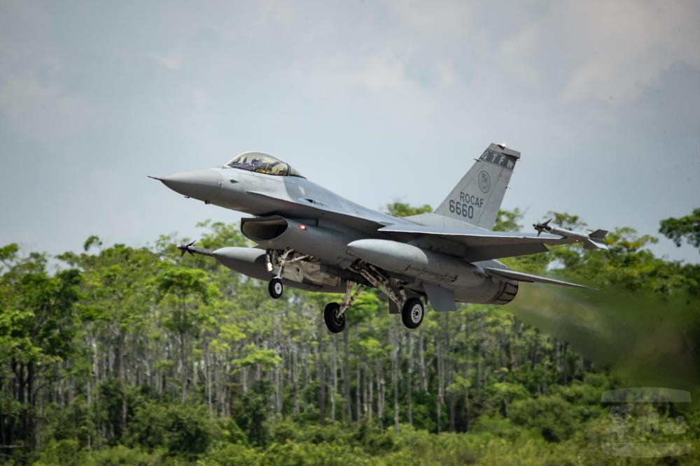 國軍立即備戰操演第3日　空軍戰機緊急起飛執行「戰力保存」演練