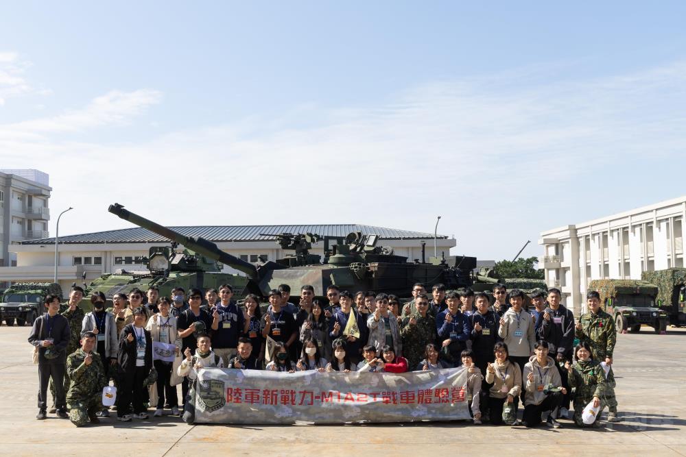 M1A2T戰車體驗營　學員近距離接觸國軍新式裝備