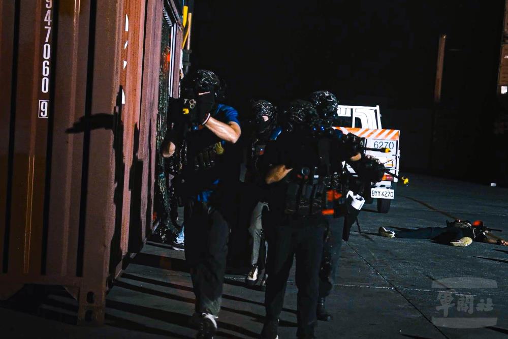 兩棲偵搜大隊潛伏突擊 削弱敵軍驗證留置作戰 兩棲偵搜大隊潛伏突擊 削弱敵軍驗證留置作戰