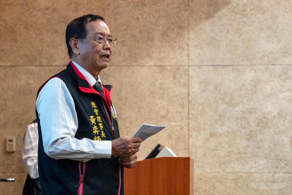 黃奕炳理事長致詞。（軍聞社記者侯凱議攝）