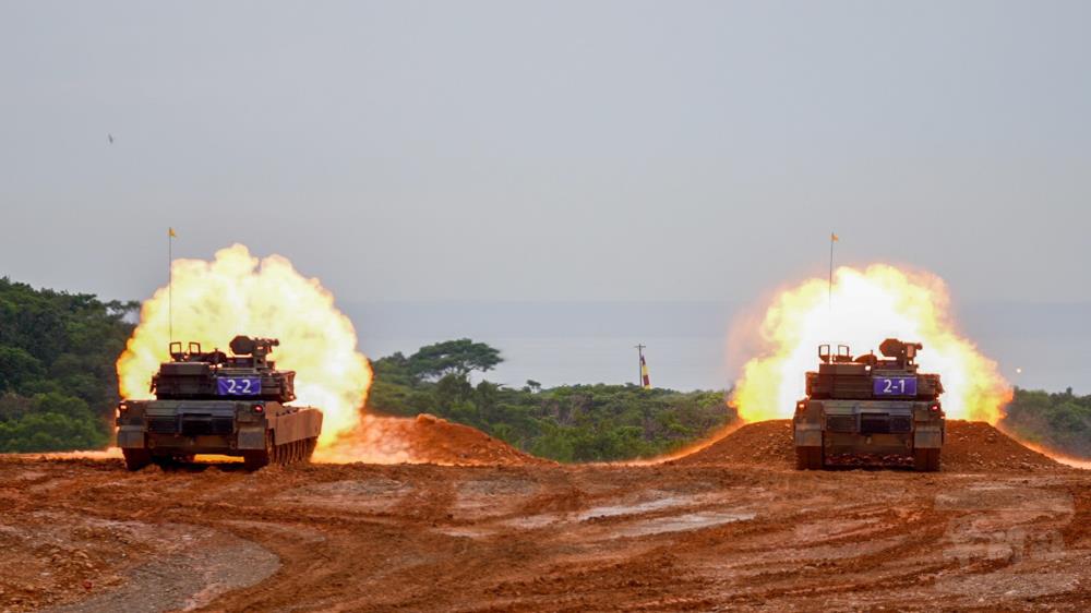 M1A2T新式戰車實彈射擊訓練。（軍聞社記者莊家豪攝）