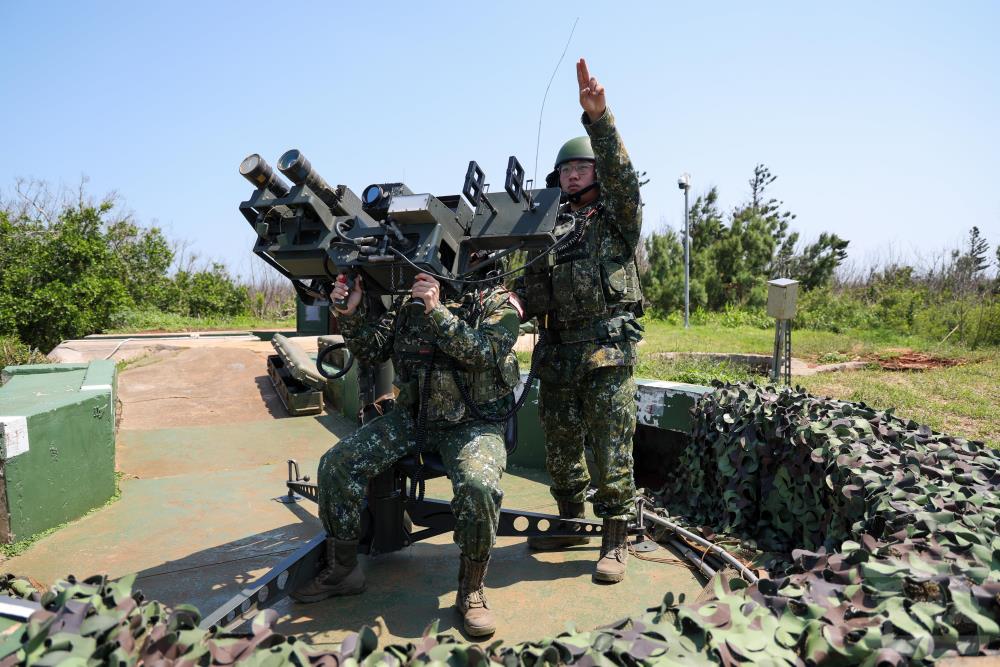 澎防部野戰防空連模擬突發防空預警狀況。（軍聞社記者蔡枋澐攝）