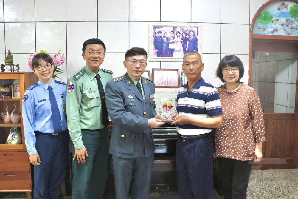 軍備局生產製造中心表揚「114年模範父親」。（生製中心提供）