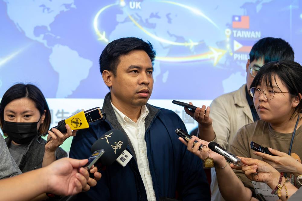 患者丈夫Mark感謝三總團隊跨國醫療救助。（軍聞社記者尤昱翔攝）