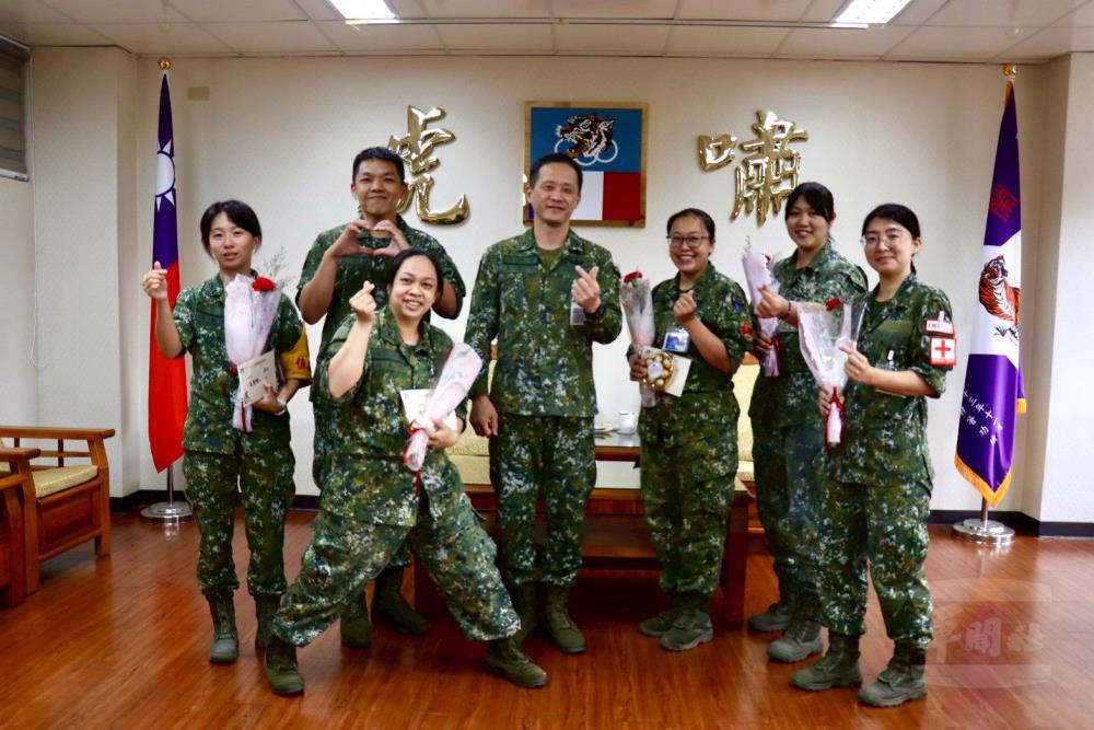 關指部指揮官匡少將主持母親節感恩活動。（關指部提供）