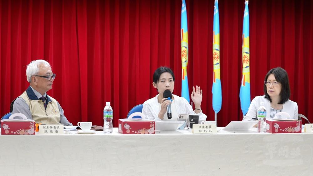 立法院外交及國防委員會徐巧芯委員考察國軍退除役官兵輔導委員會臺北市榮民服務處。(軍聞社記者王進福攝) 立法院外交及國防委員會徐巧芯委員考察國軍退除役官兵輔導委員會臺北市榮民服務處。(軍聞社記者王進福攝)