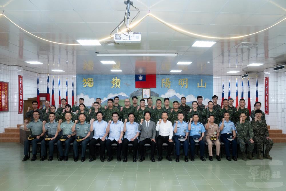 賴總統端節勗勉北部地區部隊 強調做國軍最堅實後盾 賴總統端節勗勉北部地區部隊 強調做國軍最堅實後盾