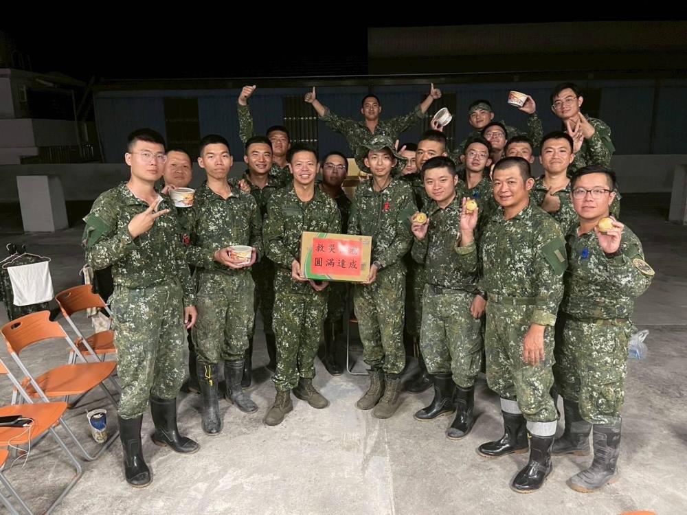 裝訓部秋節慰問救災同仁　肯定官兵辛勞
