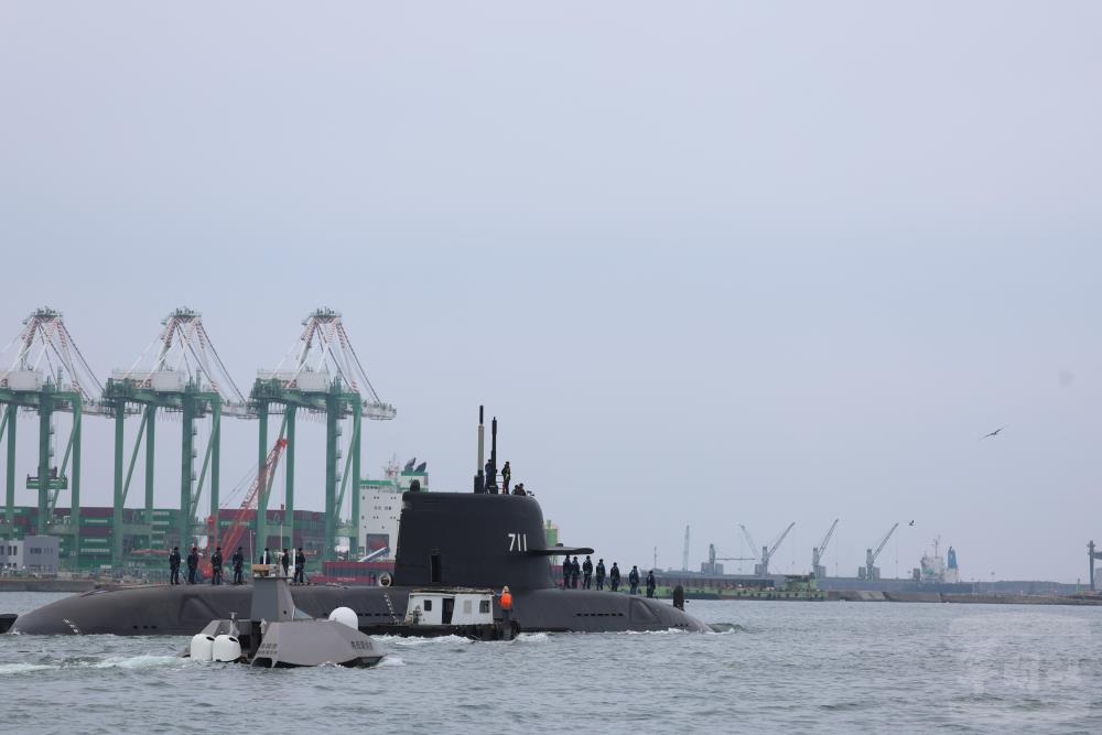 海鯤軍艦出海測試