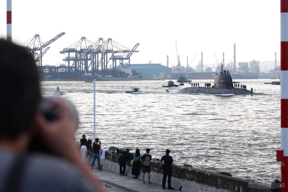 海鯤軍艦出海測試