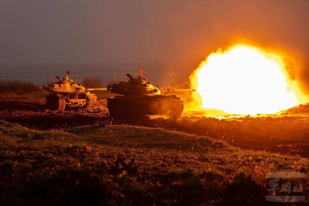 M60A3戰車實施橫向及瞬停射擊。（軍聞社記者蔡枋澐攝）