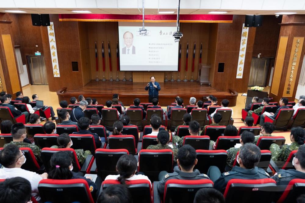 季政委分享「花蓮馬太鞍溪堰塞湖災害」救災工作經驗。（軍聞社記者林庭暉攝）