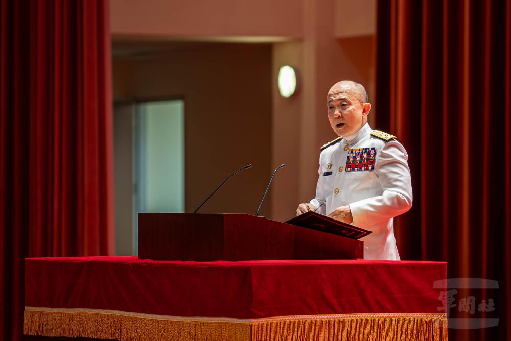 唐校長致詞期勉全體官兵及師生與時俱進，培養終身學習能力。（軍聞社記者尤昱翔攝）