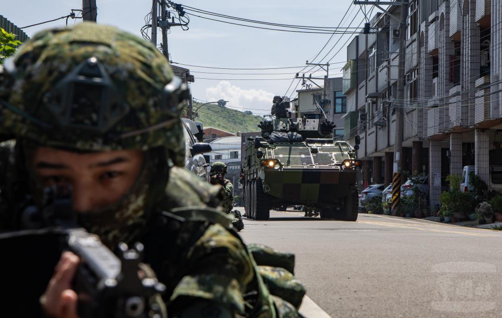 實戰化訓練，強化官兵在複雜戰場環境中作戰能量。（軍聞社記者吳柏融攝）