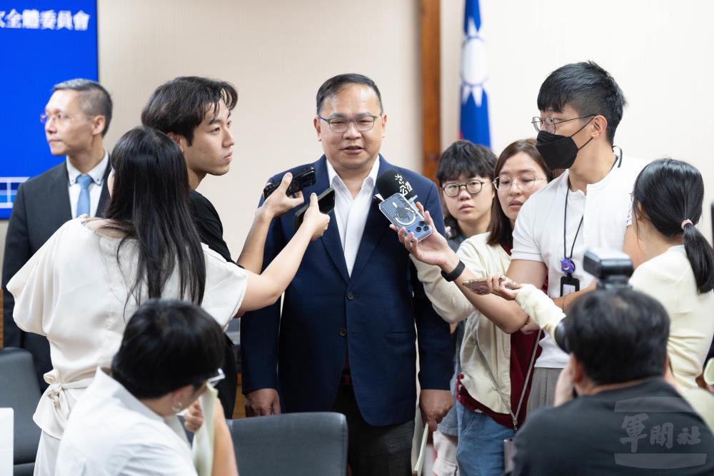 王召委接受媒體訪問。（軍聞社記者呂尚俞攝）