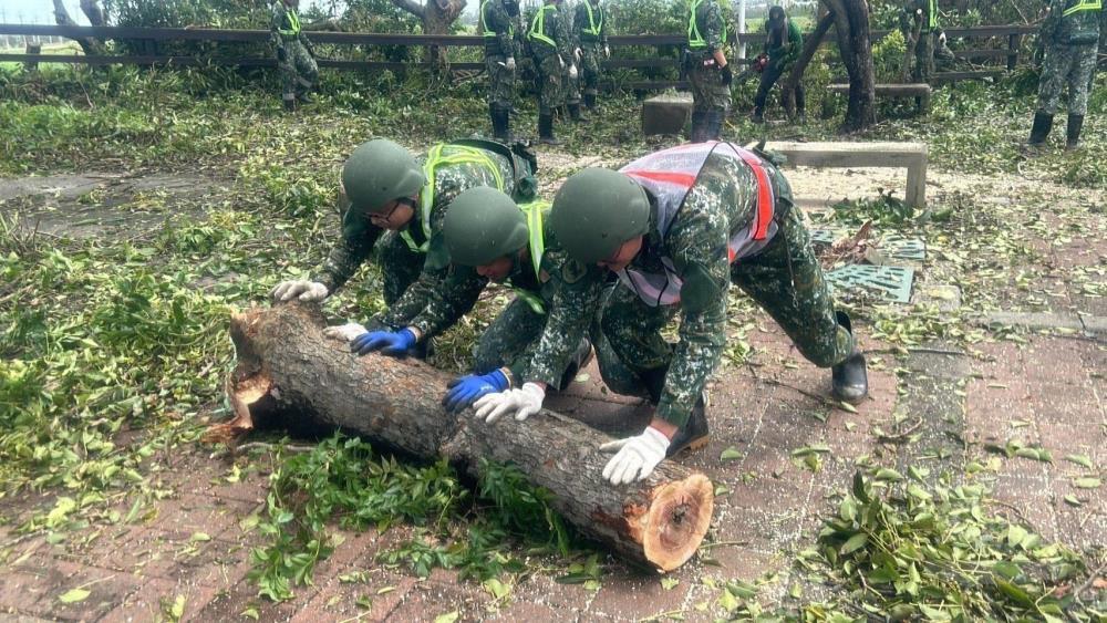 第四作戰區持續派遣兵力與裝備　協助災後復原