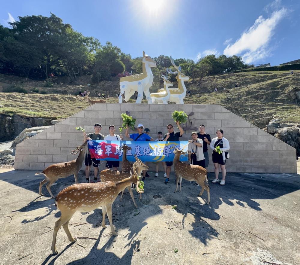 官兵前往大坵島及北海坑道參訪。（海軍馬祖基地指揮部提供）