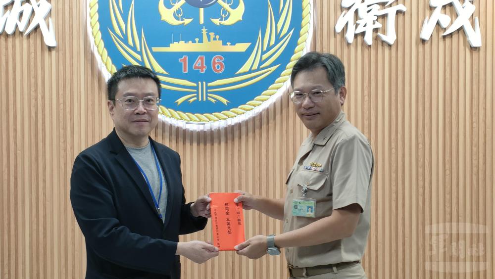 臺北市進出口商業同業公會常務理事范偉洸向官兵表達誠摯慰問與感謝。（軍人之友社提供）