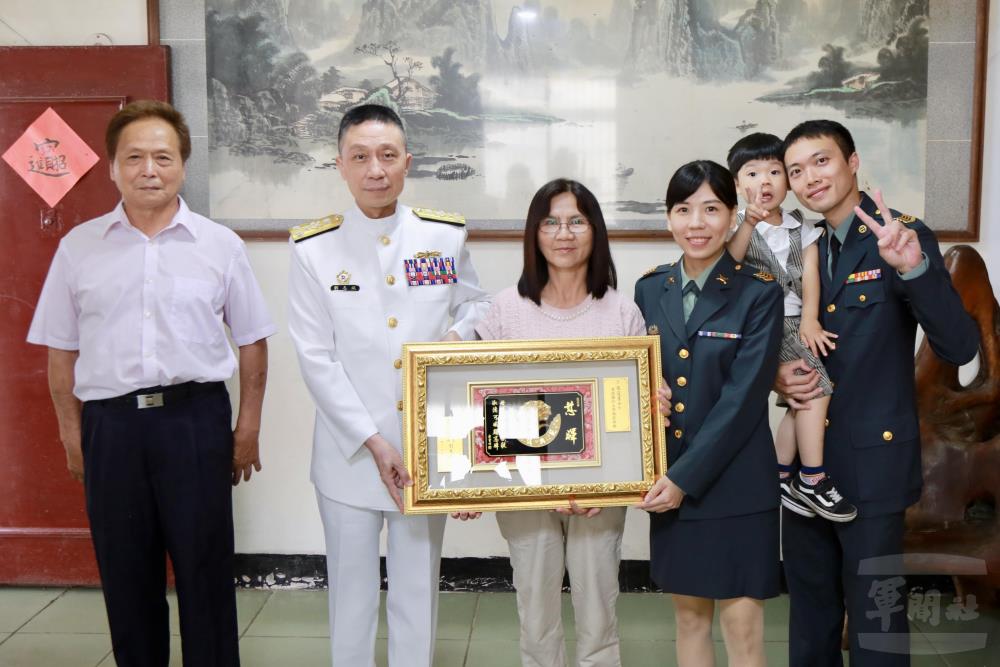 劉校長表揚模範母親　弘揚母儀典範