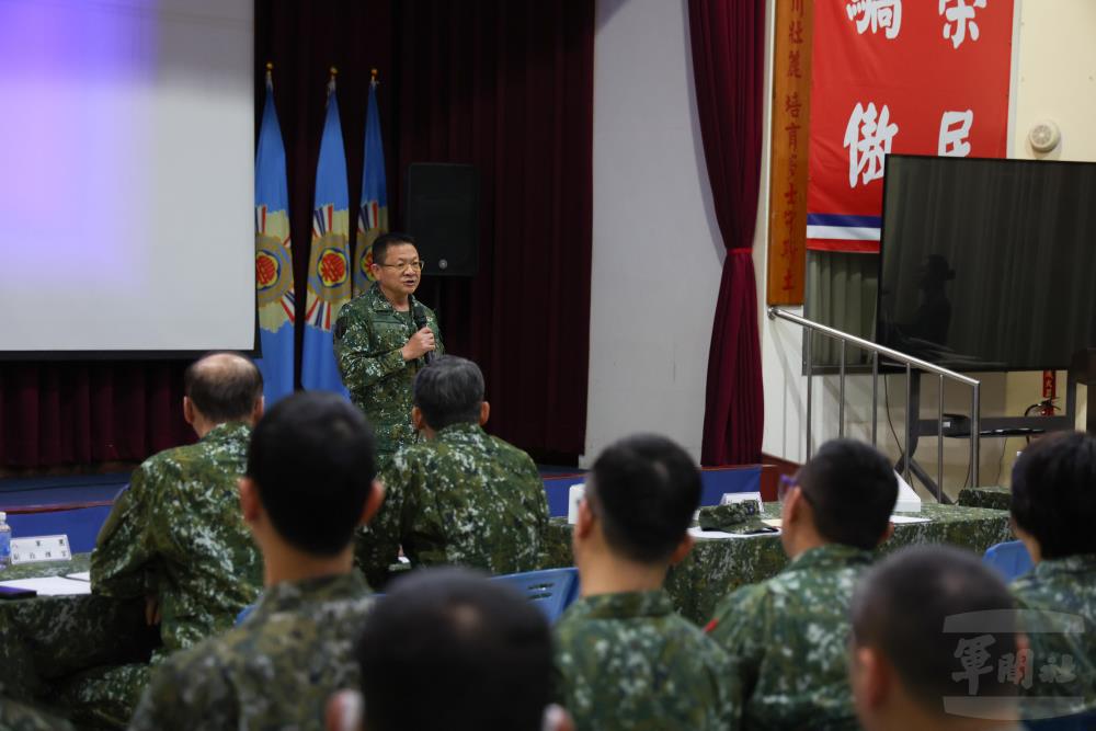 陸軍副司令李中將3日赴高雄地區主持教育召集示範。（軍聞社記者林澤廷攝）