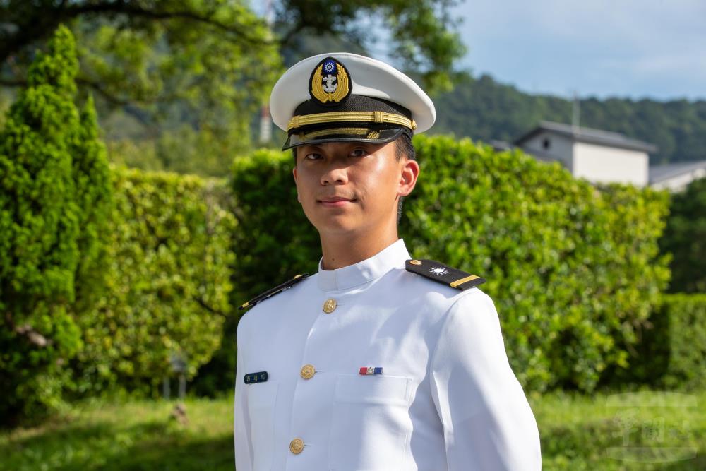 海軍官校畢業生郭靖珩。（軍聞社記者王進福攝）