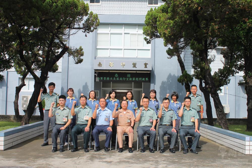 黃常次22日視導軍備局第401廠南部印製室。(軍備局提供) 黃常次22日視導軍備局第401廠南部印製室。(軍備局提供)