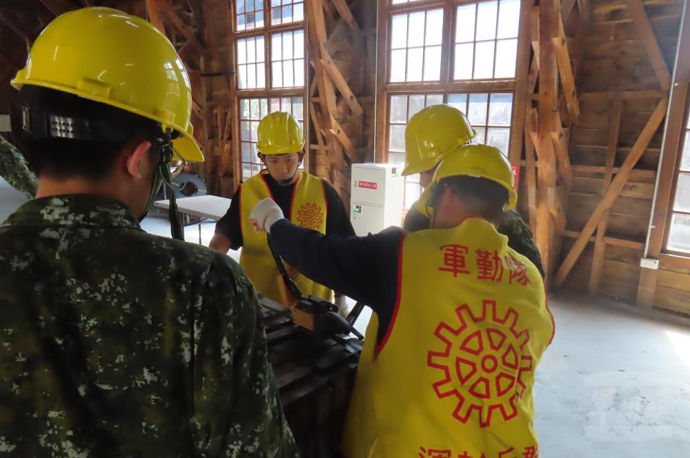 召員透過扎實的複訓熟稔各項勤務支援流程。（陸軍五支部提供）