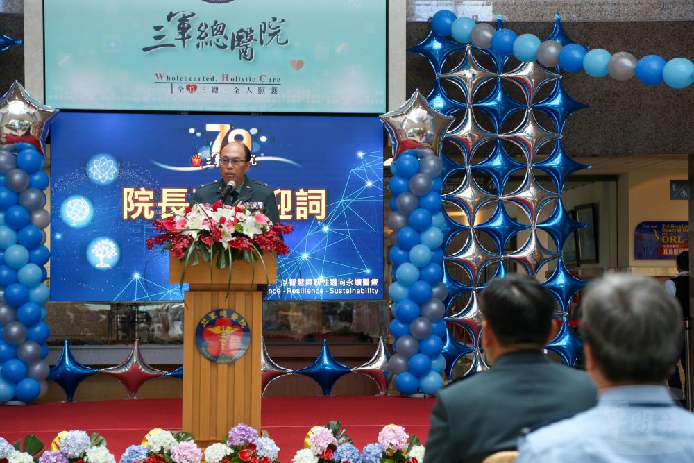 三軍總醫院院長陳少將期許同仁能不斷追求卓越，締造佳績。（軍聞社記者侯凱議攝）