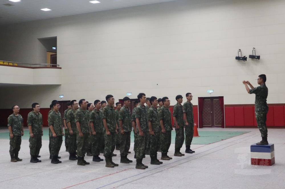 陸軍58砲指部辦理軍歌比賽。(陸軍第十軍團提供) 陸軍58砲指部辦理軍歌比賽。(陸軍第十軍團提供)
