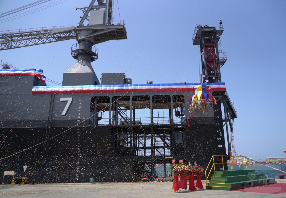 海軍新建浮塢。（台船公司提供）