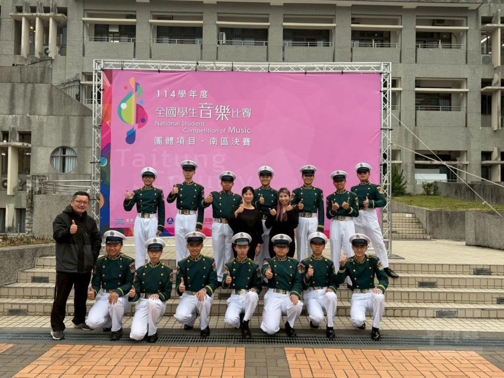 合唱團於男聲合唱高中職團體組榮獲「優等」獎殊榮。（中正預校提供）