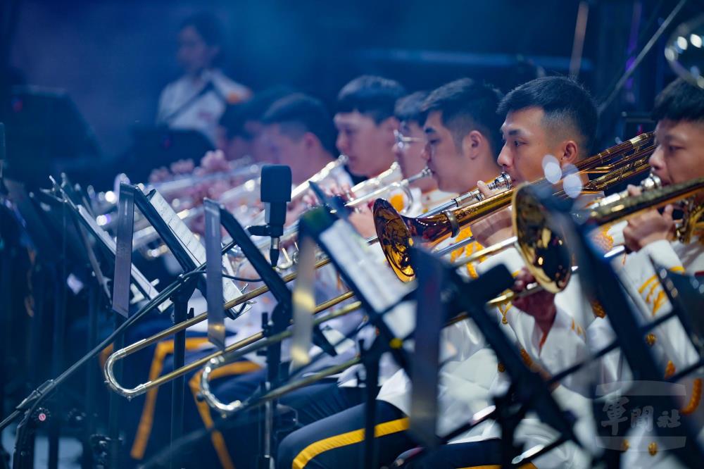 國防部示範樂隊銅管重奏團音樂會16日將在臺中國家歌劇院登場。(軍聞社資料照片) 國防部示範樂隊銅管重奏團音樂會16日將在臺中國家歌劇院登場。(軍聞社資料照片)