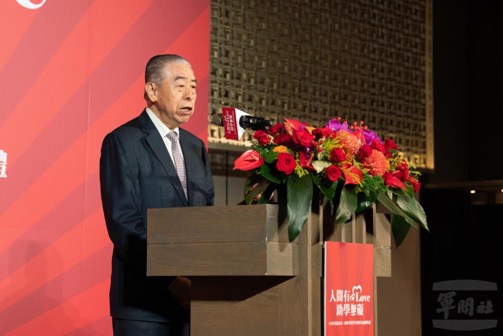 李董事長期望能拋磚引玉，讓社會各界共同關心教育、關懷弱勢。（軍聞社記者吳東昇攝）