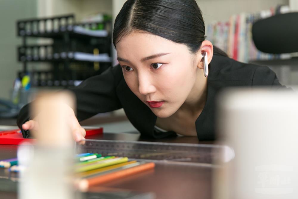 王瑋鍾飾演職場女強人「重山」，負責飛彈防禦系統。（國防大學理工學院提供）