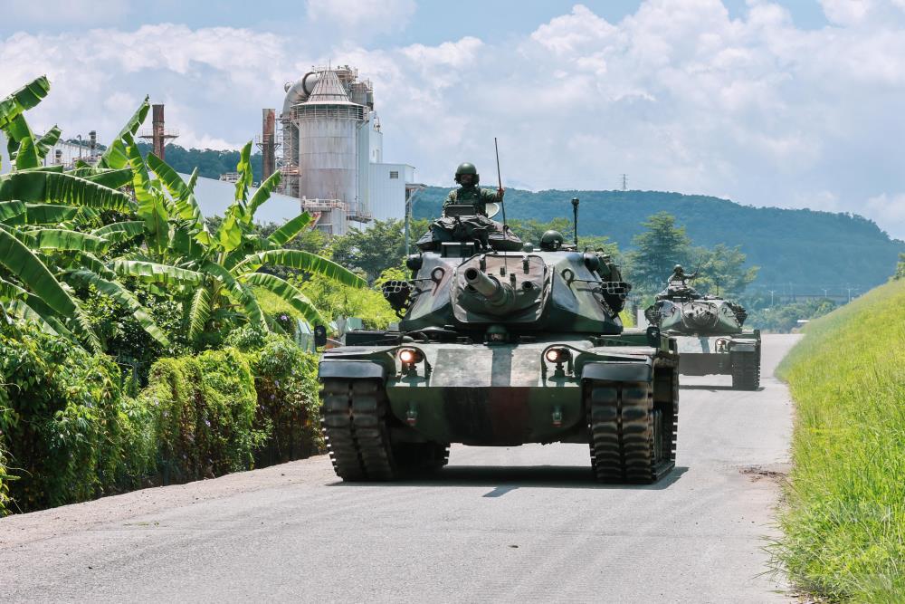 M60A3戰車機動轉移陣地。（青年日報提供）