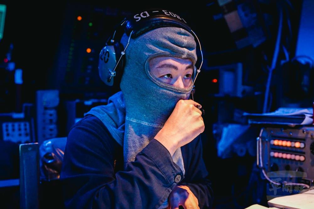 官兵進行聯合情監偵，掌握當面敵情。（軍聞社記者李恬恬攝）