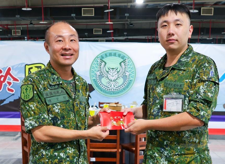 屏東後備旅端午慶生餐會　慰勉官兵辛勞