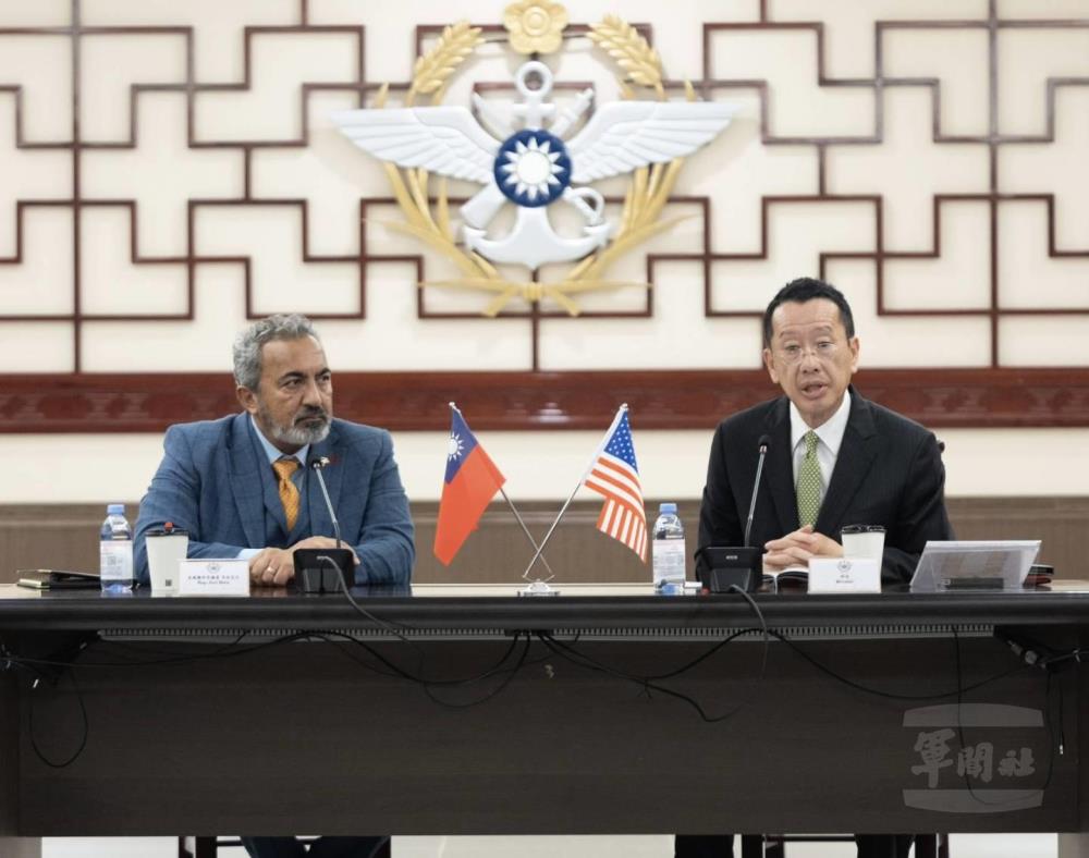 國防部長顧立雄17日接見美國聯邦眾議院「國會臺灣連線」共同主席貝拉議員及訪團成員,感謝長期對臺灣民主自由的肯定與支持。(軍聞社記者吳柏融攝) 國防部長顧立雄17日接見美國聯邦眾議院「國會臺灣連線」共同主席貝拉議員及訪團成員,感謝長期對臺灣民主自由的肯定與支持。(軍聞社記者吳柏融攝)