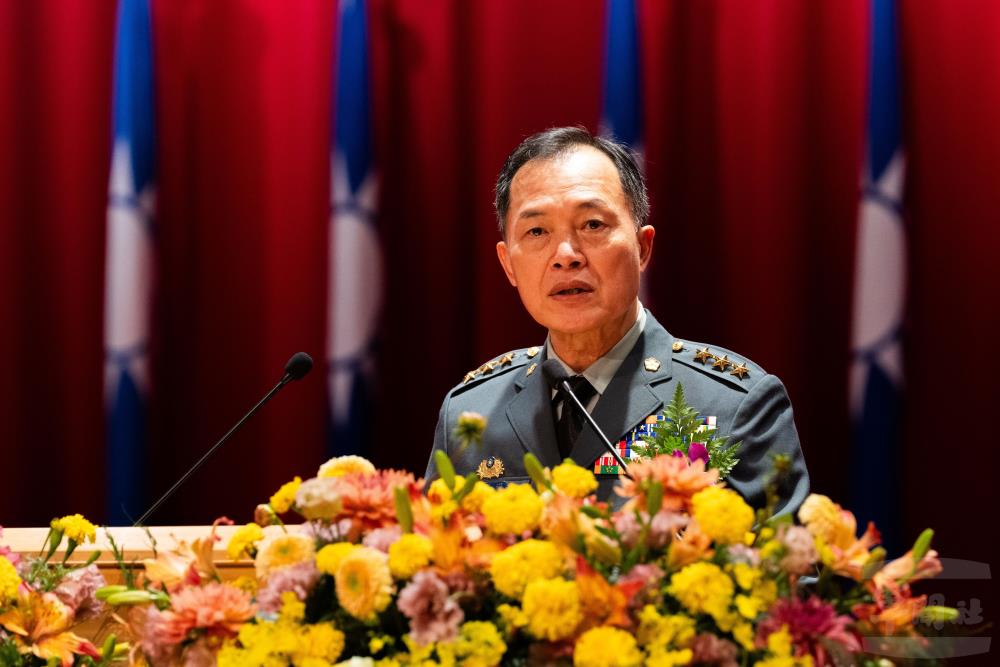 鍾副部長期許全體同學，秉持「健軍衛國」精神，守護軍民健康。（軍聞社記者吳東昇攝）